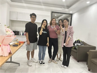 When Customers Visit - Headline News